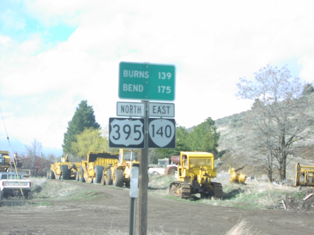 US-395 North/OR-140 North - Distance Marker