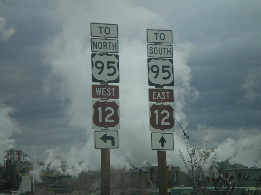 Frontage Road at US-95/US-12