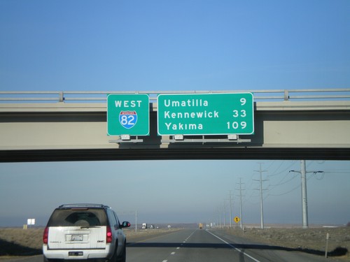 I-82 West - Overhead and Distance Marker