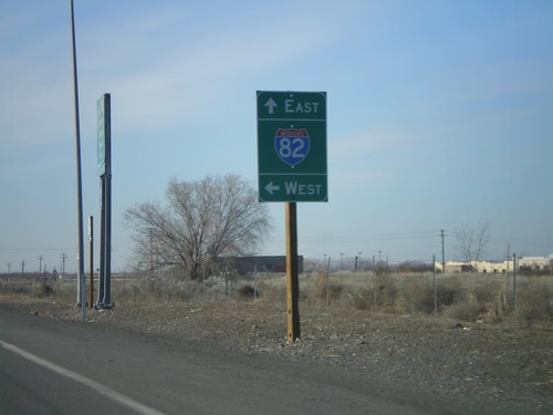 Begin of WA-22 West Approaching I-82