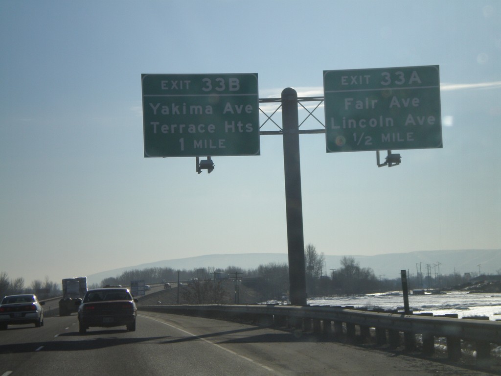 I-82 East - Exits 33A and 33B