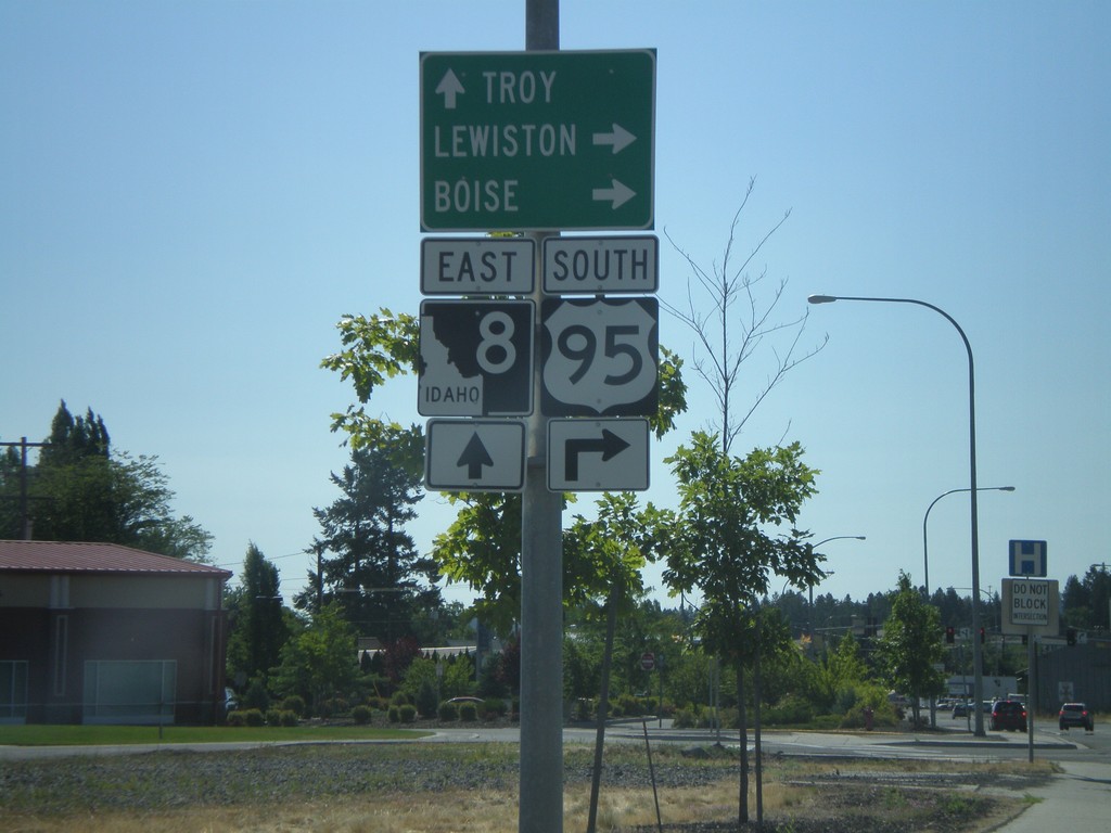 US-95 South/ID-8 Approaching ID-8 East