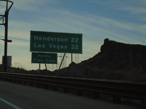 I-11 North - Distance Marker / Pacific Time