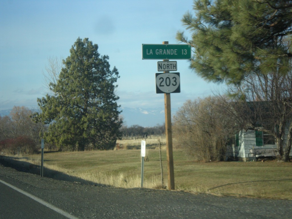 OR-203 North - Distance Marker