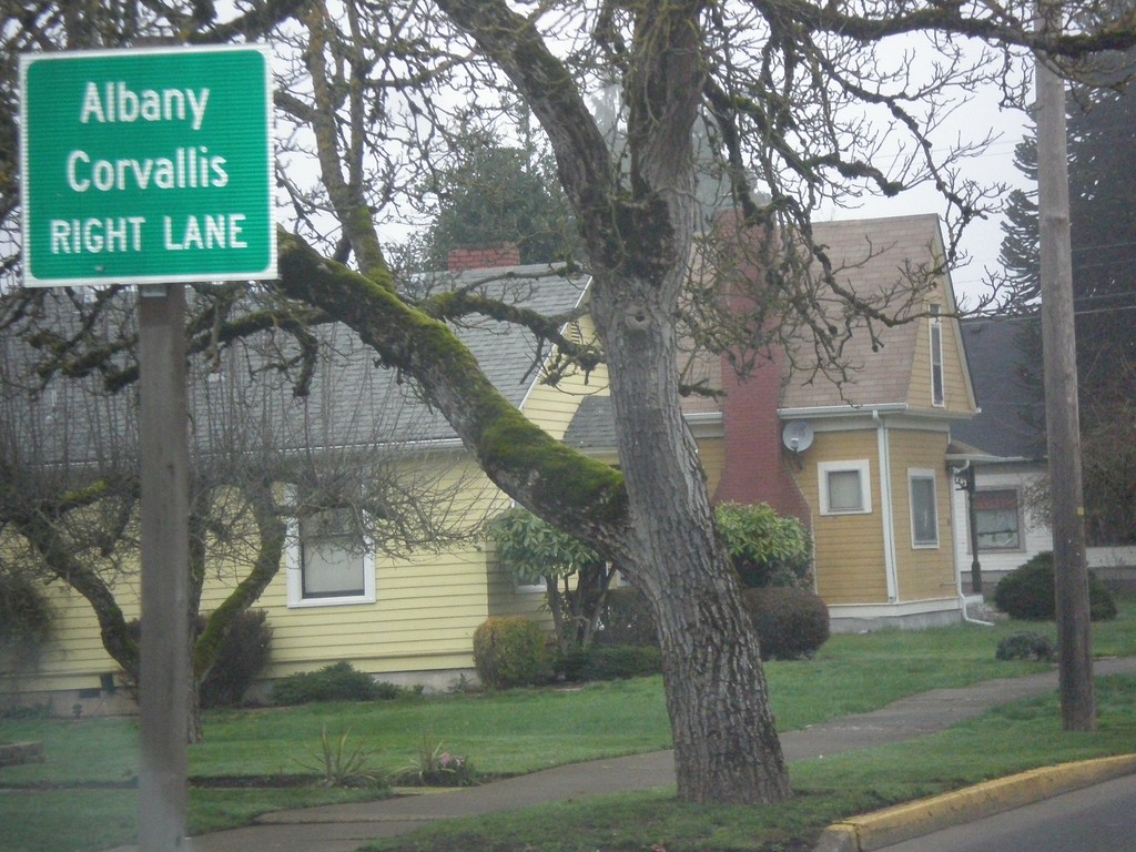 US-20 West - Use Right Lane For Albany and Corvallis