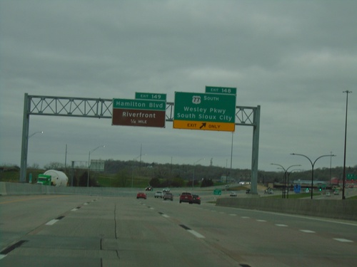 I-29 North - Exits 148 and 149