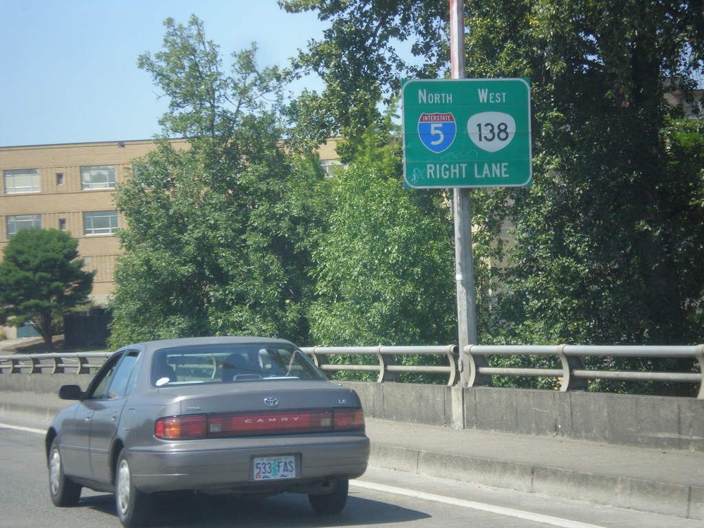 OR-138 West Approaching I-5