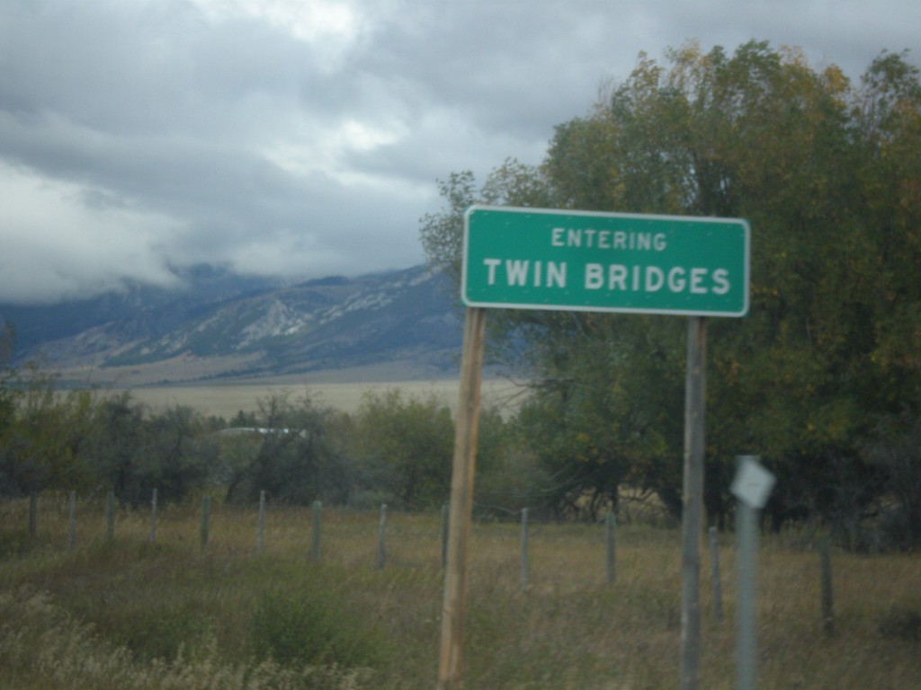 MT-41 North - Twin Bridges