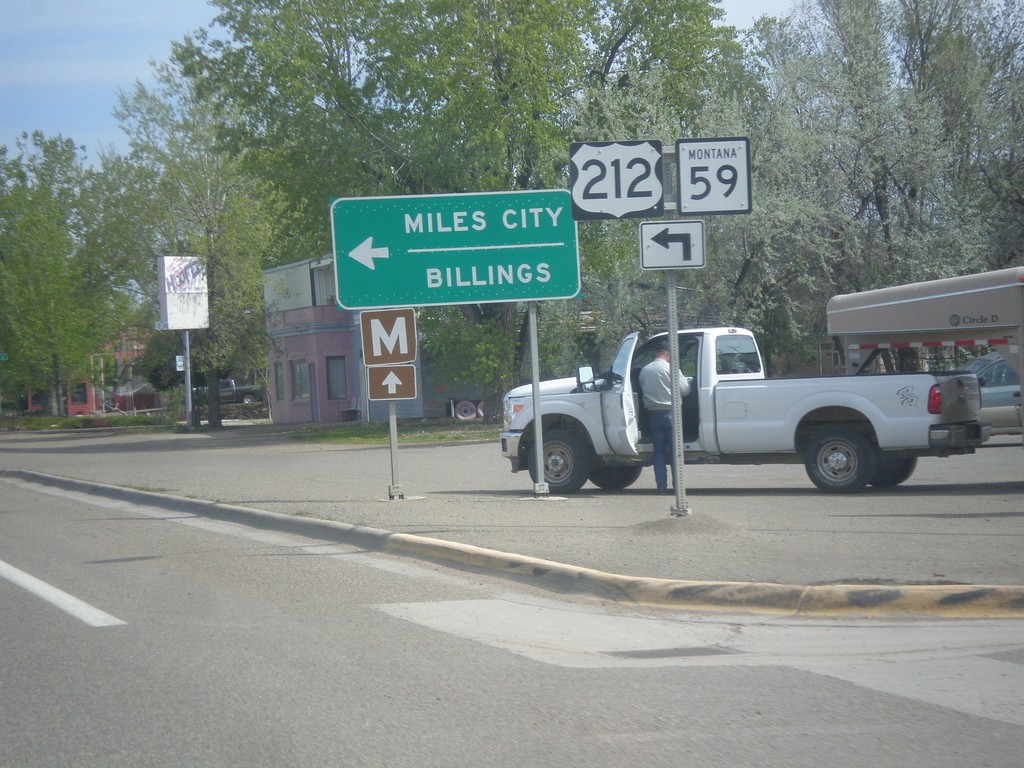 US-212 West/MT-59 North - Broadus