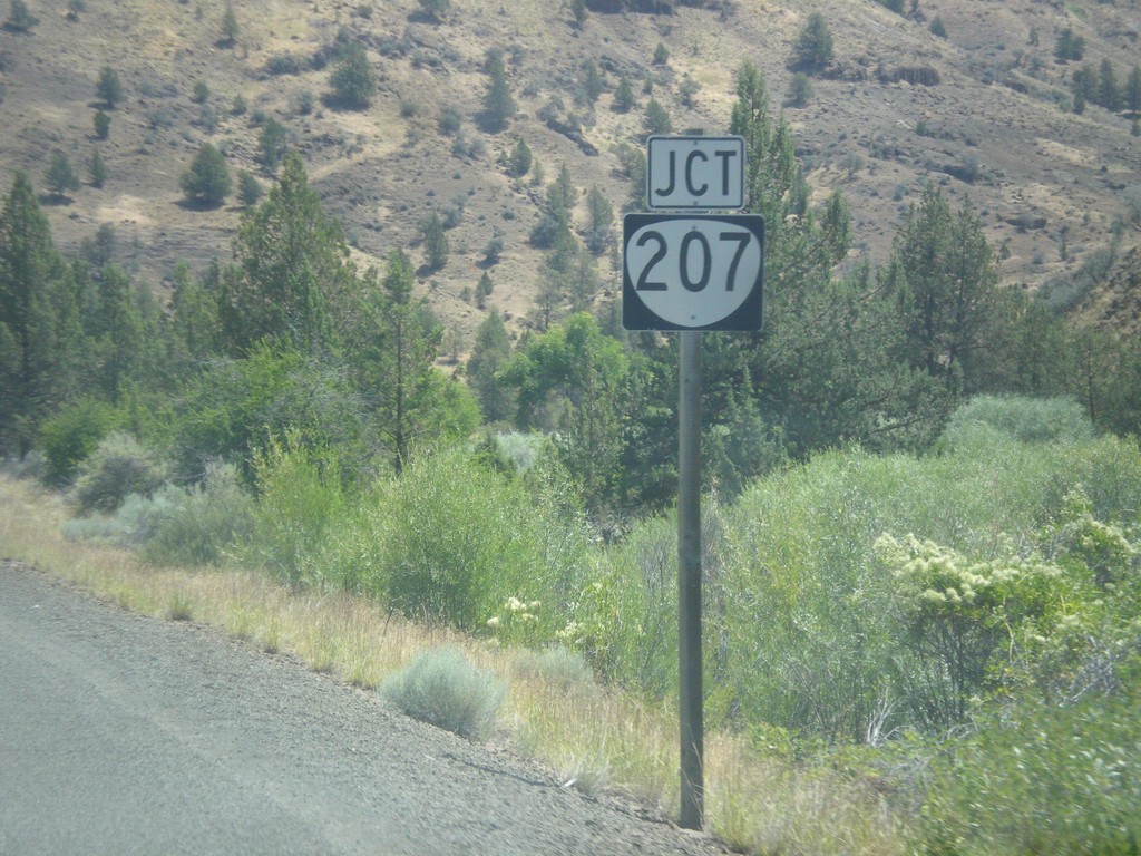 OR-19 South Approaching OR-207 - Service Creek