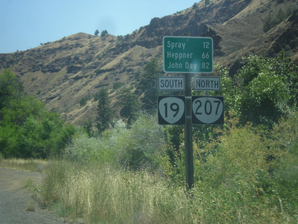 OR-19 South/OR-207 North - Distance Marker