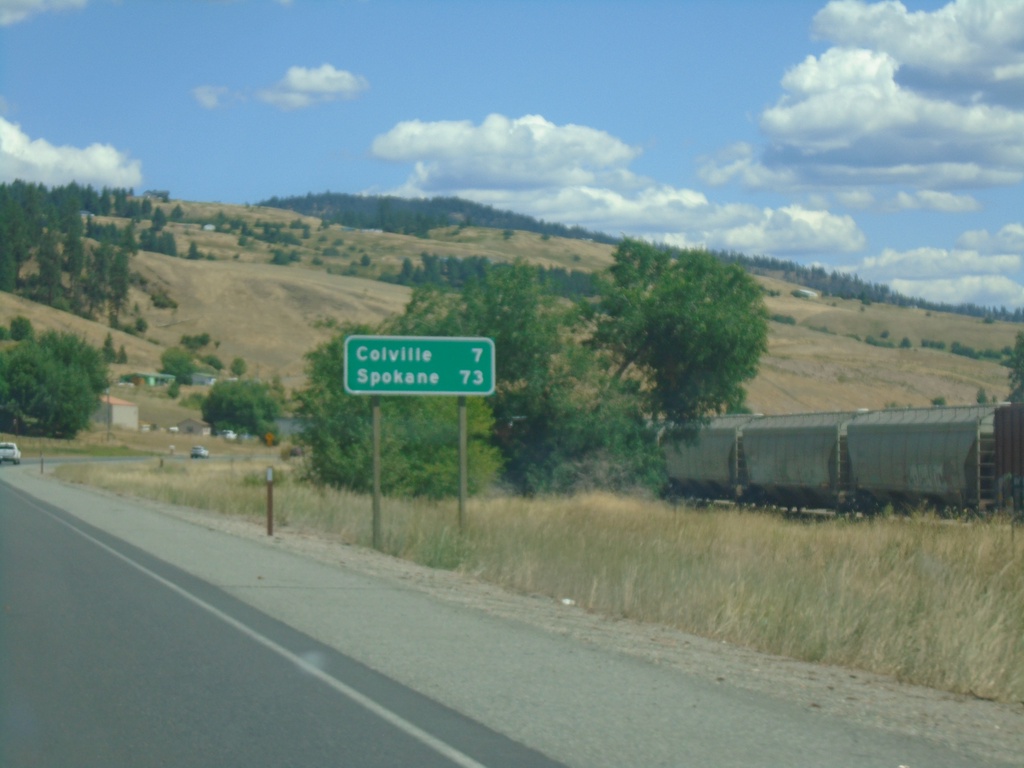 US-395 South/WA-20 East - Distance Marker