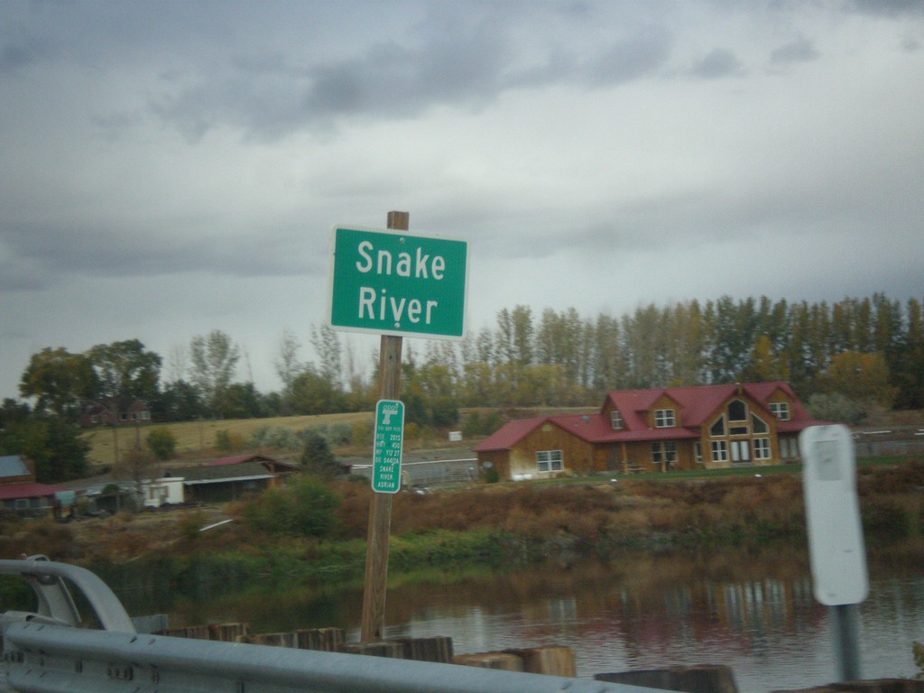 OR-452 West at the Snake River