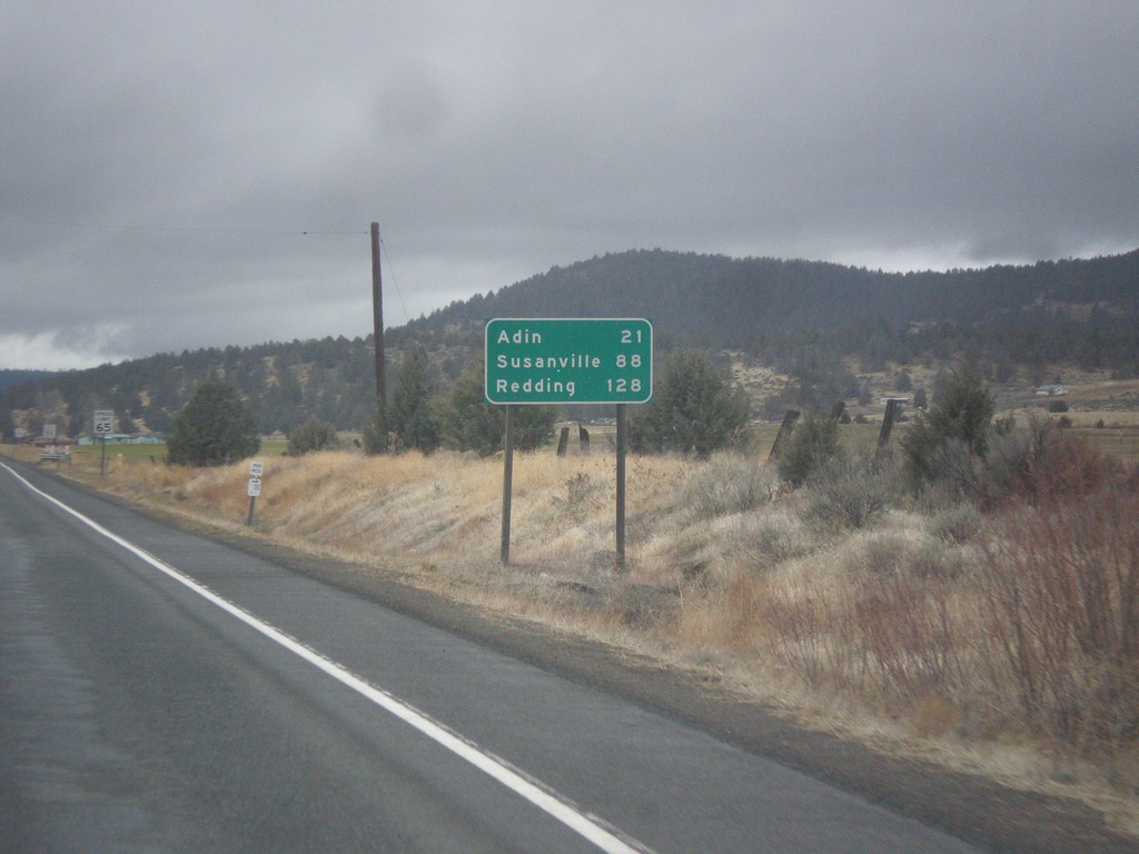 CA-139 South/CA-299 West - Distance Marker