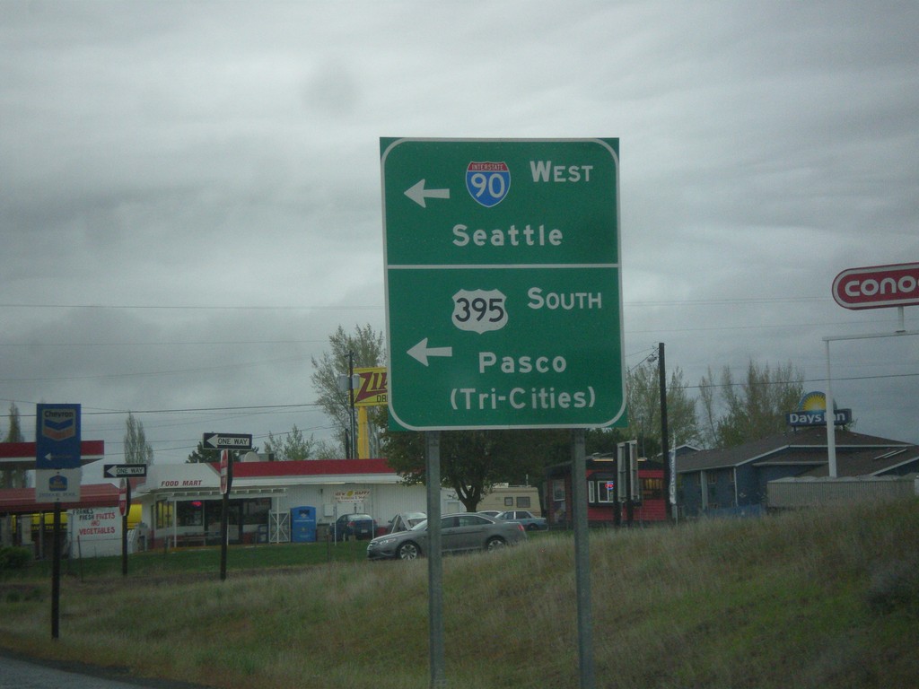 End WA-261 North at I-90 West/US-395 South