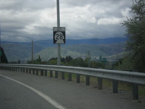 US-2 West/US-97 South Approaching WA-28