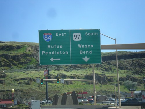 US-97 South at I-84/US-30 East (Exit 104)