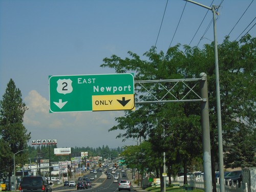 US-2 East/US-395 North Approaching US-2/US-395 Split