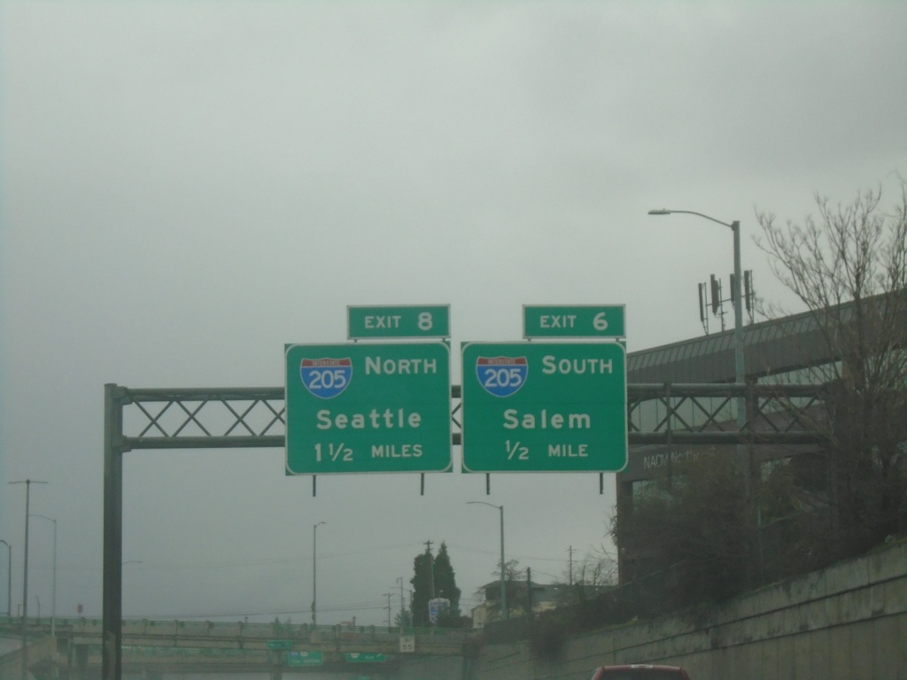 I-84 East Approaching I-205 (Exits 6 and 8)