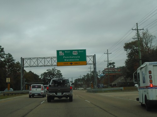 (Lake Pontchartrain) Causeway Blvd. North Approaching US-190/LA-22