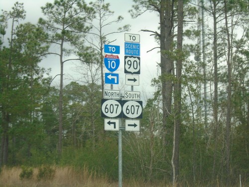 Mississippi Welcome Center Access Road at MS-607