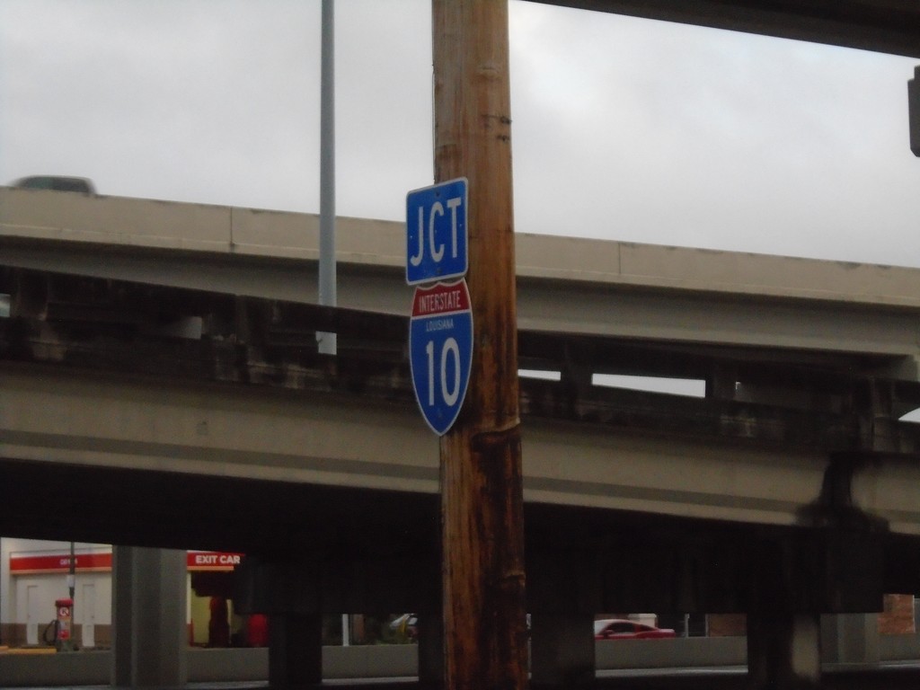 Causeway Blvd. Service Road South approaching I-10