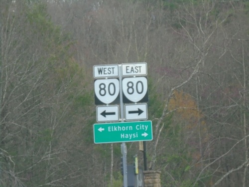 Breaks Interstate Park Road (VAS-702) at VA-80