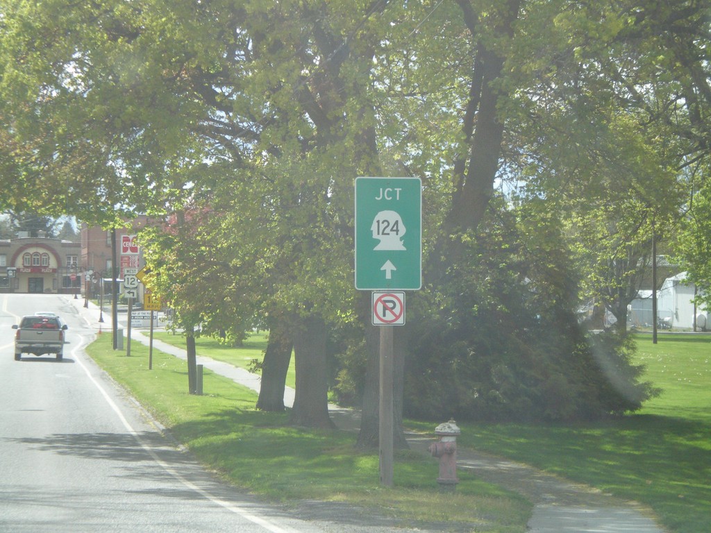 US-12 West Approaching WA-124