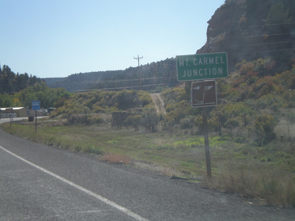 Entering Mt. Carmel Junction on US-89 South