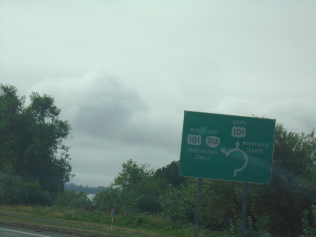 US-101 South at OR-202/Bus. US-101 Roundabout