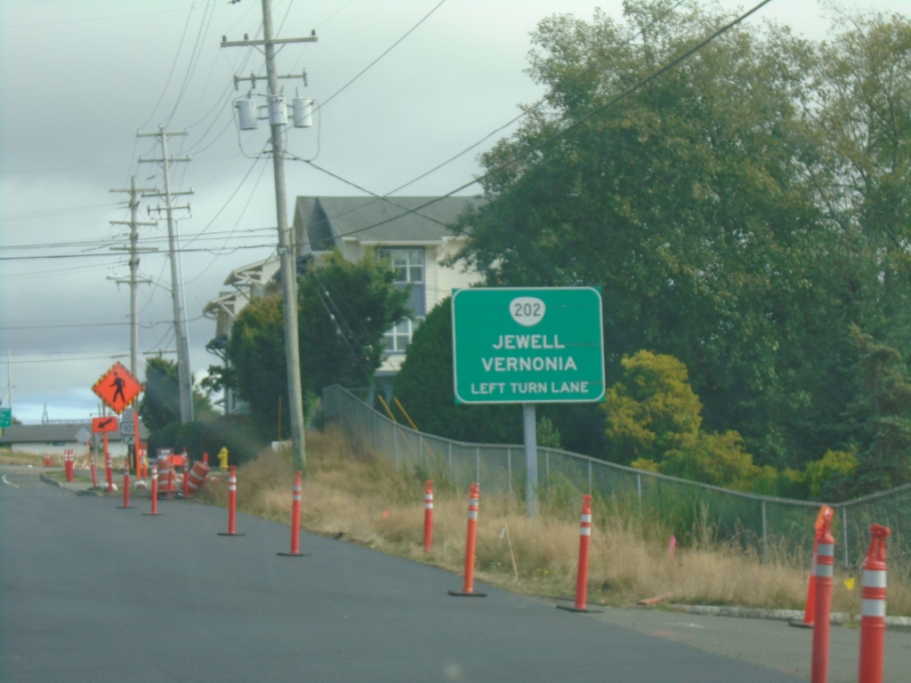 Bus. US-101 South/OR-202 East Approaching Split