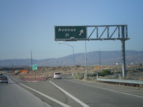 CA-14 South/CA-138 East - Exit 45