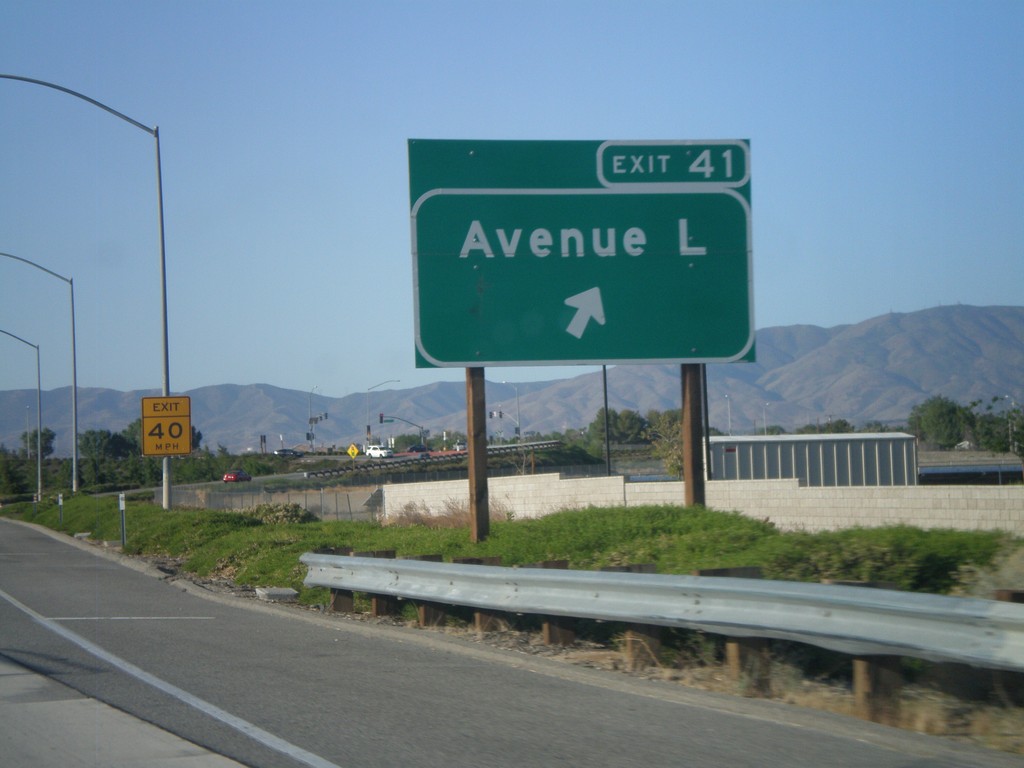 CA-14 South/CA-138 East - Exit 41