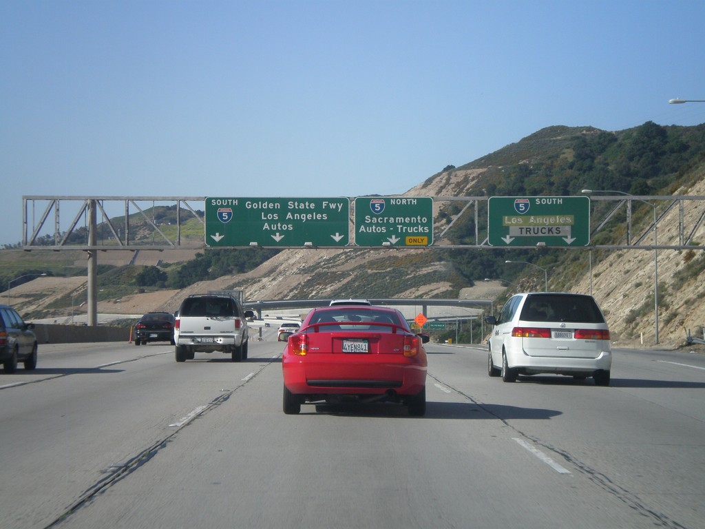 End CA-14 South at I-5 South Truck Route