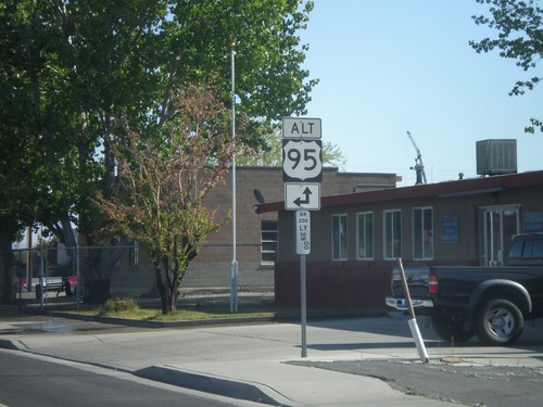 NV-208 North Approaching Alt. US-95