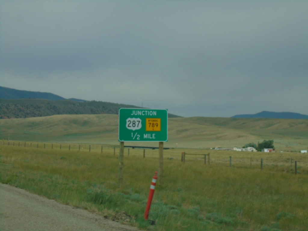 WY-220 West Approaching US-287/WY-789