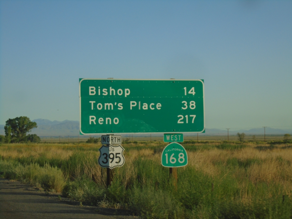 US-395 North/CA-168 West - Distance Marker