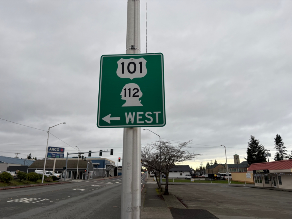 8th St. West Approaching US-101/(To) WA-112