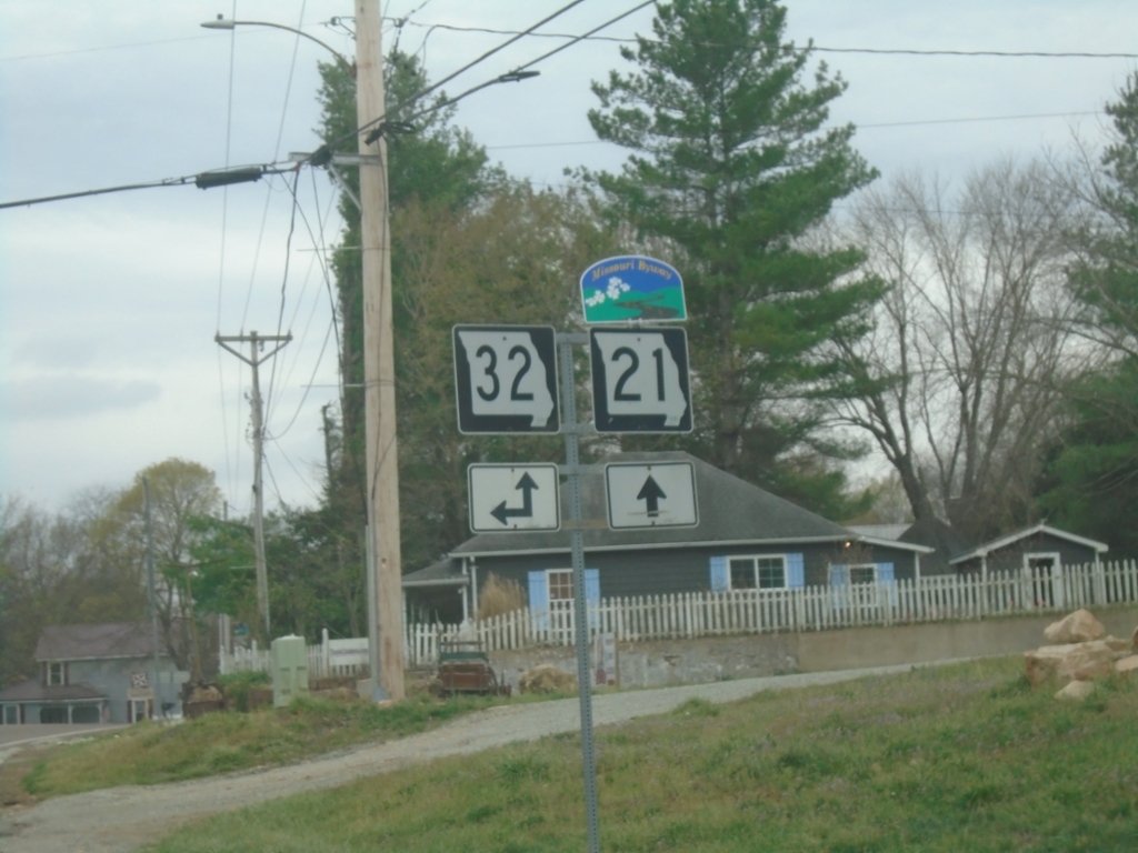 MO-21 South at MO-32 East - Caledonia