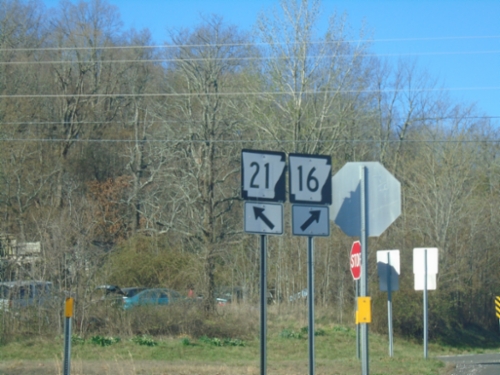 AR-16 West/AR-21 South at AR-16/AR-21 Split