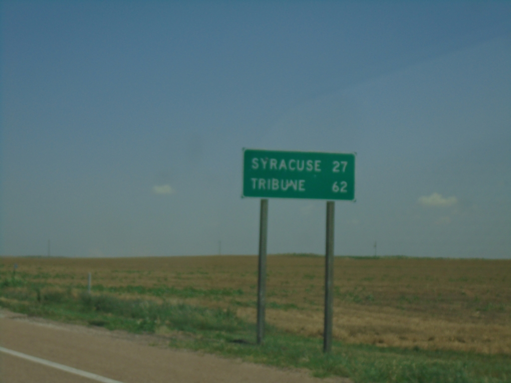 KS-27 North - Distance Marker