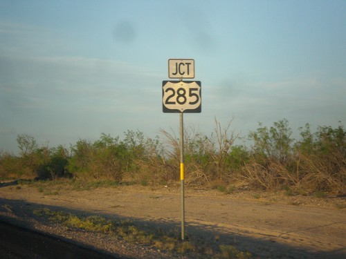 End TX-302 West at US-285